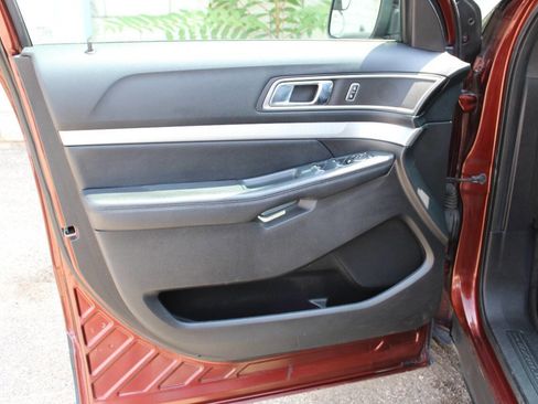 Used 2016 Ford Explorer XLT w/ Equipment Group 202A image 9