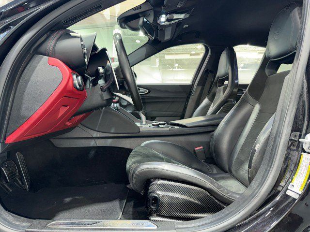 Used 2018 Alfa Romeo Giulia Quadrifoglio w/ Driver Assist Dynamic Package RWD image 5