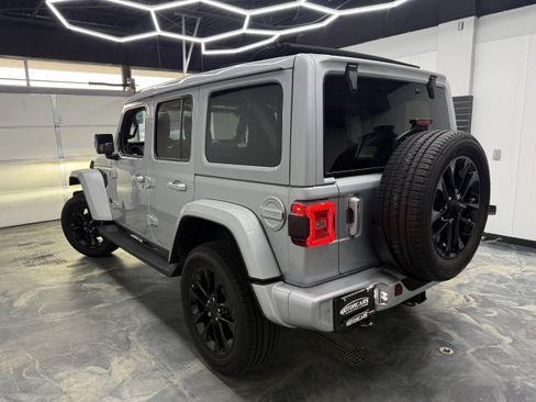 Used 2023 Jeep Wrangler Unlimited Sahara AWD/4WD image 3
