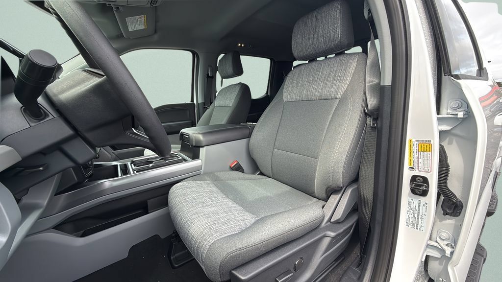 New 2027 Ford F250 XLT w/ XLT Premium Package AWD/4WD image 4