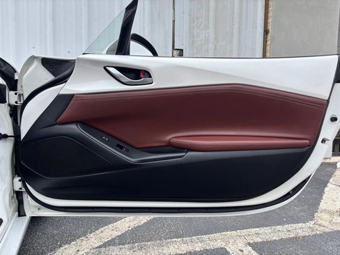 Used 2019 MAZDA MX-5 Miata Grand Touring RWD image 40