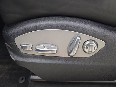 Used 2024 Porsche Macan image 13