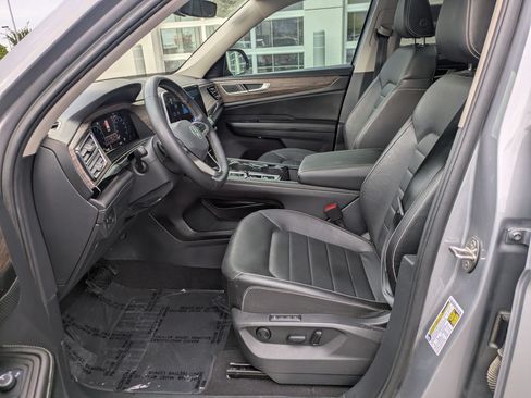 Used 2024 Volkswagen Atlas SEL AWD/4WD image 18