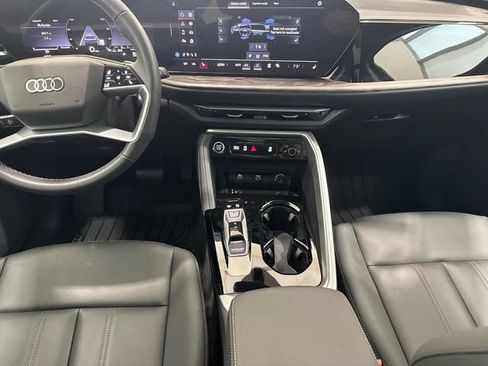 Certified 2025 Audi Q5 Premium w/ Convenience Package AWD/4WD image 9