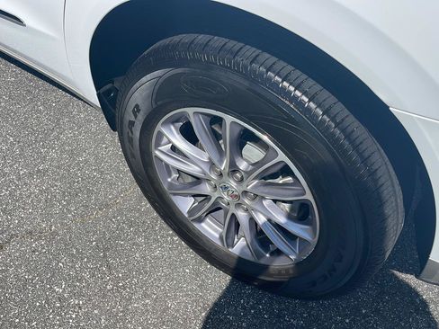 Used 2024 Buick Enclave Essence FWD image 4