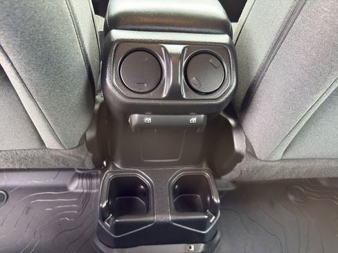 Used 2025 Jeep Gladiator Sport image 33