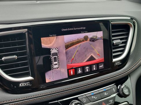 New 2026 Chrysler Pacifica Pinnacle image 14