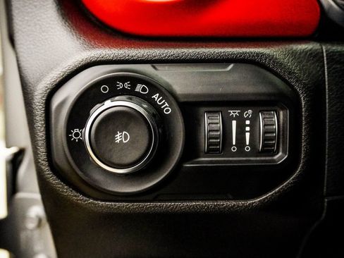 Used 2021 Jeep Wrangler Unlimited Rubicon AWD/4WD image 35