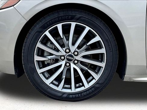 Used 2017 Lincoln Continental Select FWD image 32