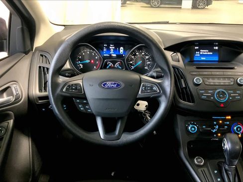 Used 2017 Ford Focus SE image 5