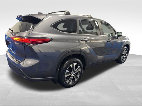 Used 2023 Toyota Highlander XLE AWD/4WD image 5
