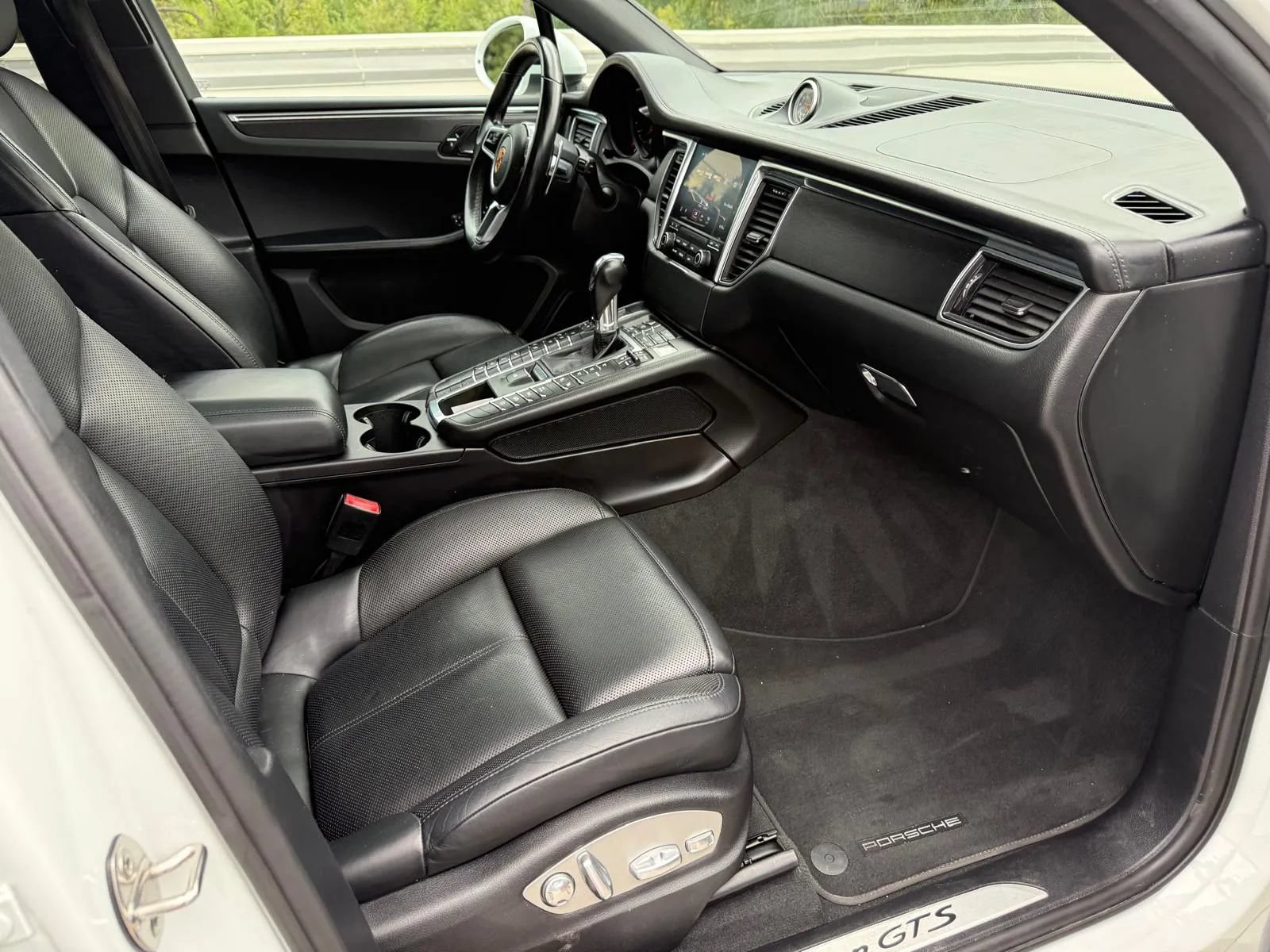 Used 2018 Porsche Macan GTS AWD/4WD image 28