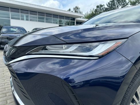Used 2021 Toyota Venza XLE w/ Softex Package AWD/4WD image 17