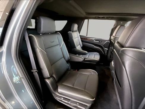 Used 2023 Cadillac Escalade Premium Luxury AWD/4WD image 17