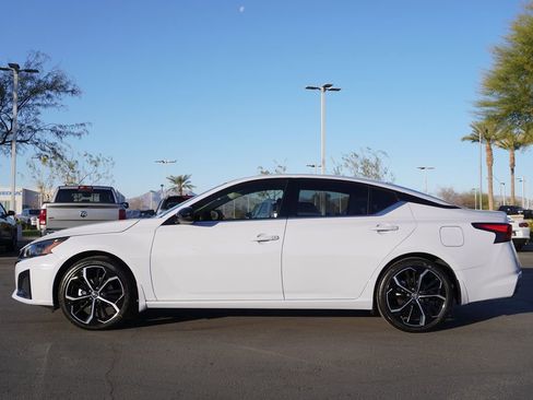 Used 2025 Nissan Altima 2.5 SR image 2