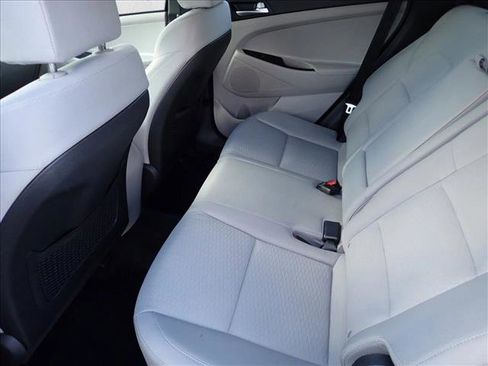 Used 2020 Hyundai Tucson SE image 9