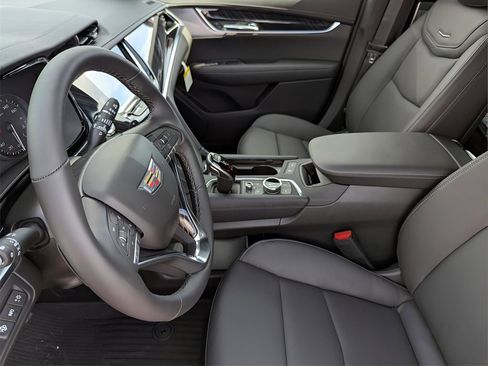 Certified 2025 Cadillac XT6 Premium Luxury w/ Technology Package image 9