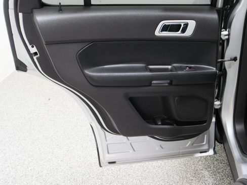 Used 2014 Ford Explorer XLT FWD image 24