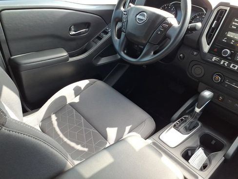 Used 2026 Nissan Frontier SV RWD image 9