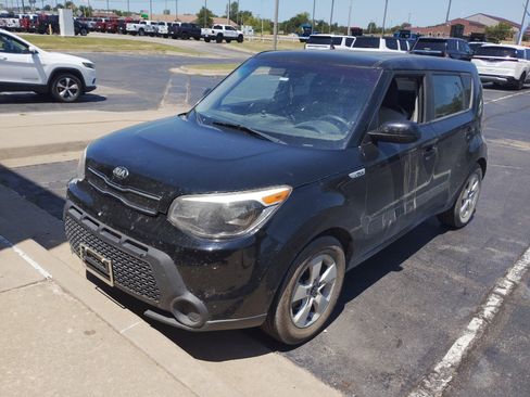 Used 2018 Kia Soul FWD image 2