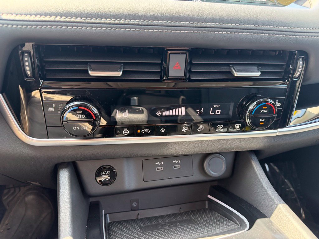 Used 2025 Nissan Rogue SL FWD image 22