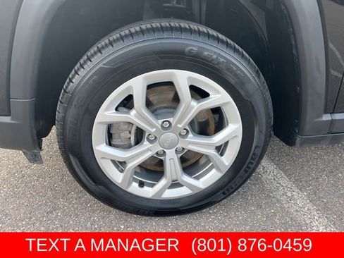 Used 2024 Jeep Compass Latitude AWD/4WD image 9