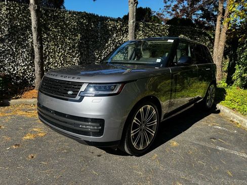 New 2025 Land Rover Range Rover SE image 1