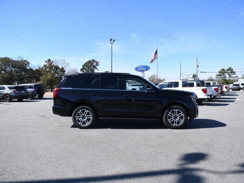 Used 2025 Ford Expedition Active image 2