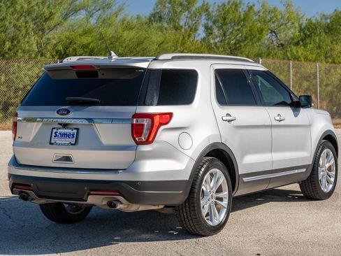 Used 2018 Ford Explorer XLT w/ Equipment Group 202A image 7