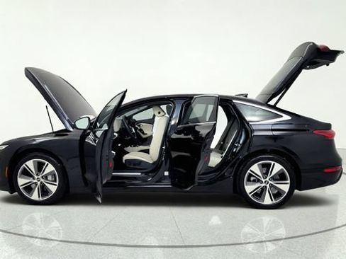 Used 2025 Audi A6 e-tron Premium Plus w/ Premium Plus RWD image 15