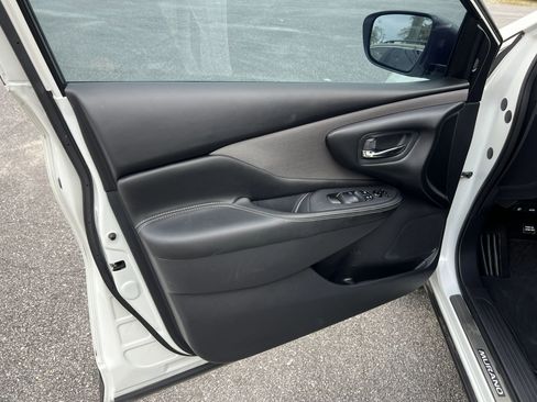 Used 2022 Nissan Murano SV w/ SV Midnight Edition Package FWD image 17