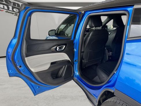 Used 2025 Jeep Compass Limited AWD/4WD image 8