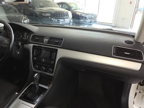Used 2012 Volkswagen Passat 2.5 SE FWD image 30