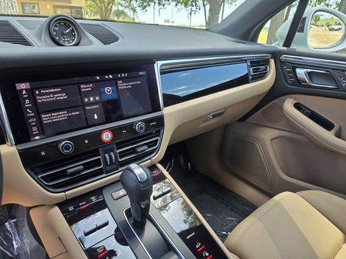 Used 2025 Porsche Macan Turbo image 16