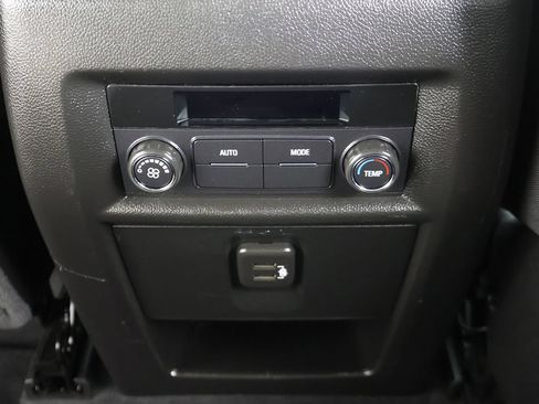 Used 2023 Chevrolet Traverse LT AWD/4WD image 51