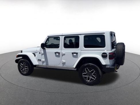 Used 2025 Jeep Wrangler Unlimited Sahara AWD/4WD image 10