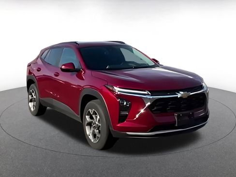 Used 2025 Chevrolet Trax LT w/ LT Convenience Package FWD image 14