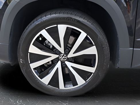 Certified 2022 Volkswagen Taos SE FWD image 10