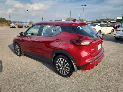 Used 2023 Nissan Kicks SV image 3