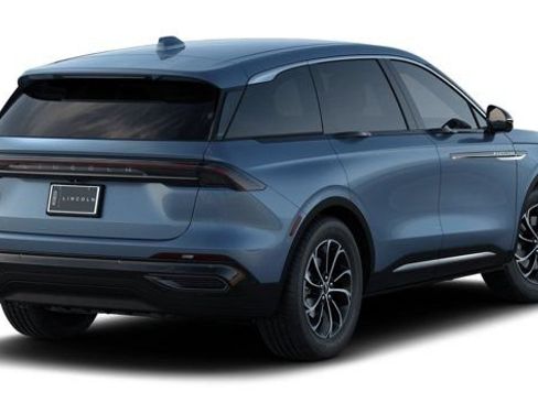 Used 2026 Lincoln Nautilus Premier AWD/4WD image 3