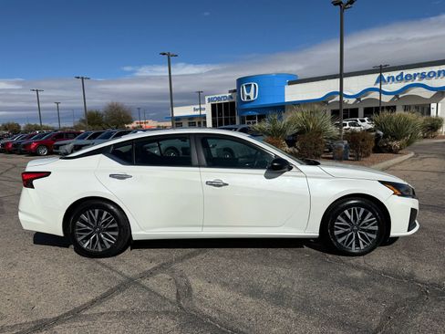 Used 2024 Nissan Altima 2.5 SV image 4