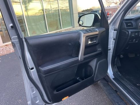 Used 2016 Toyota 4Runner SR5 image 5