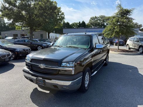 Used 2005 Chevrolet Avalanche LS w/ Chrome Exterior Package image 3