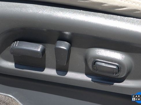 Used 2020 Nissan Titan SV w/ SV Convenience Package image 15