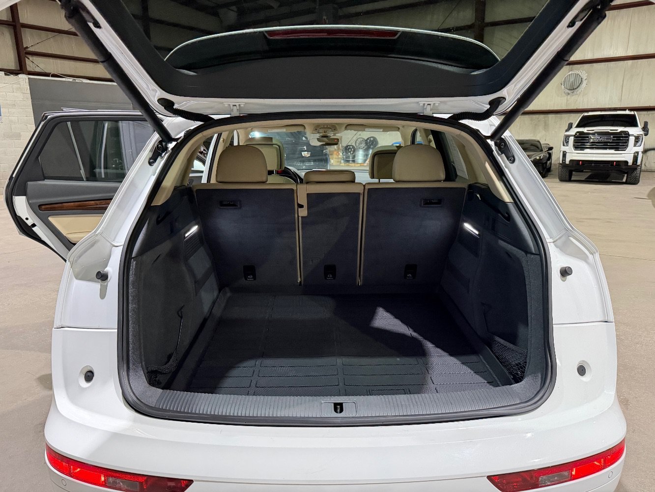 Used 2018 Audi Q5 2.0T Premium Plus w/ Premium Plus Package AWD/4WD image 19