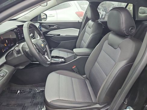 Certified 2025 Chevrolet Trax LT w/ LT Convenience Package image 21