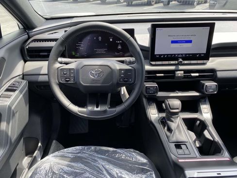 New 2026 Toyota RAV4 SE w/ Convenience Package AWD/4WD image 9