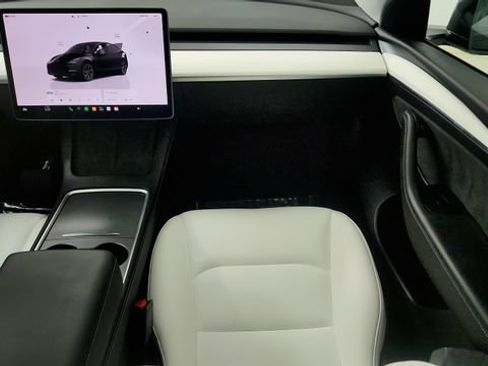 Used 2025 Tesla Model Y Long Range AWD/4WD image 52