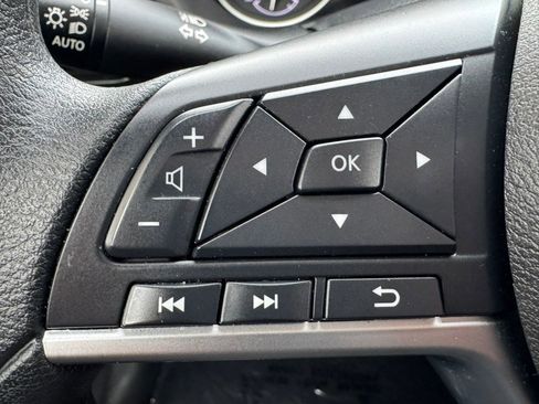 Used 2025 Nissan Sentra SV FWD image 15