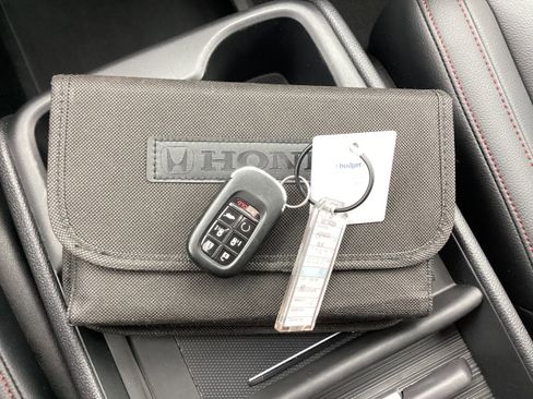 Used 2025 Honda Odyssey Sport-L image 24